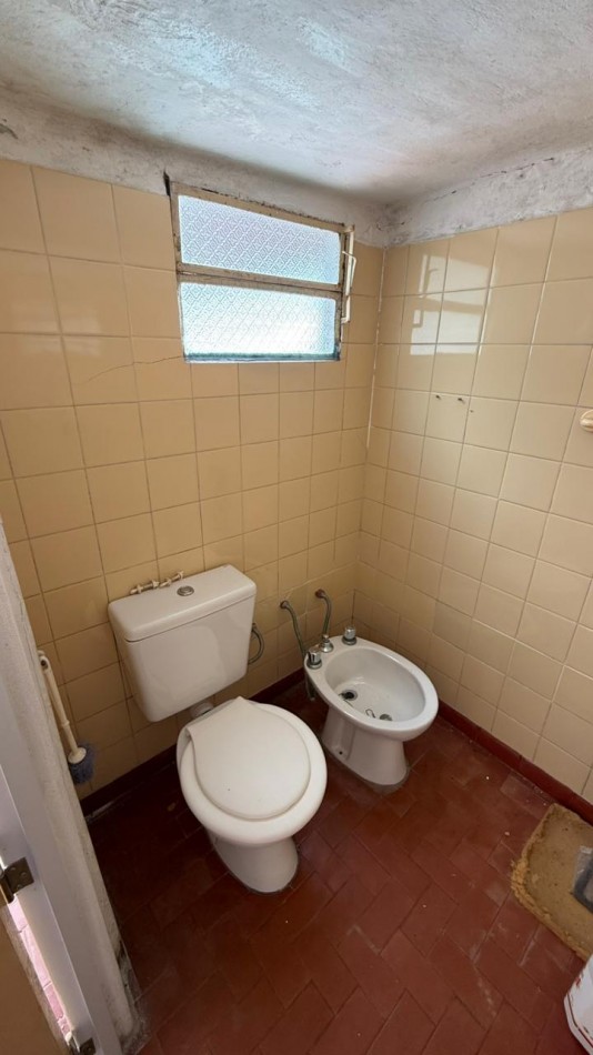 CASA DE 2 DORMITORIOS A MODERNIZAR,  ¡OPORTUNIDAD!