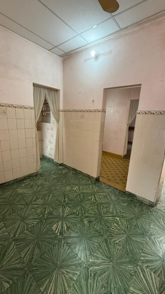 CASA DE 2 DORMITORIOS A MODERNIZAR,  ¡OPORTUNIDAD!