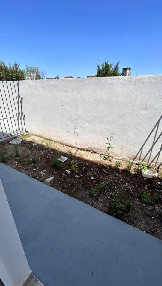 MONOAMBIENTE CON COCHERA EN ORO VERDE.