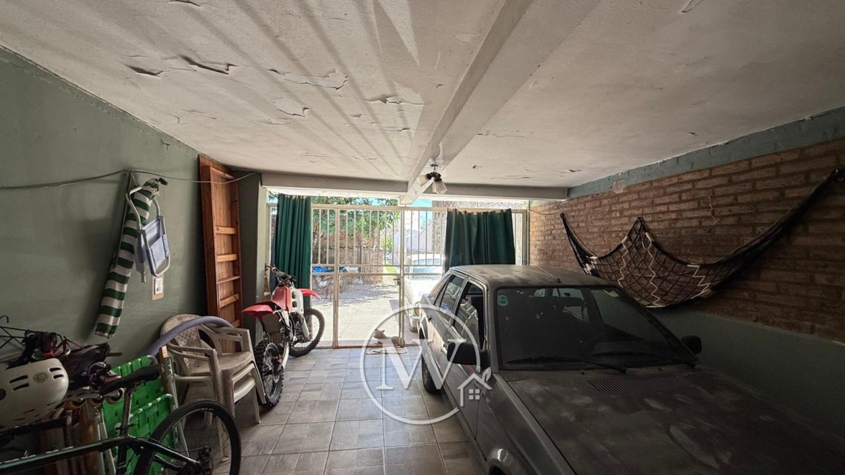 CASA DE 3 DORM, PATIO Y COCHERA, ZONA GAZZANO