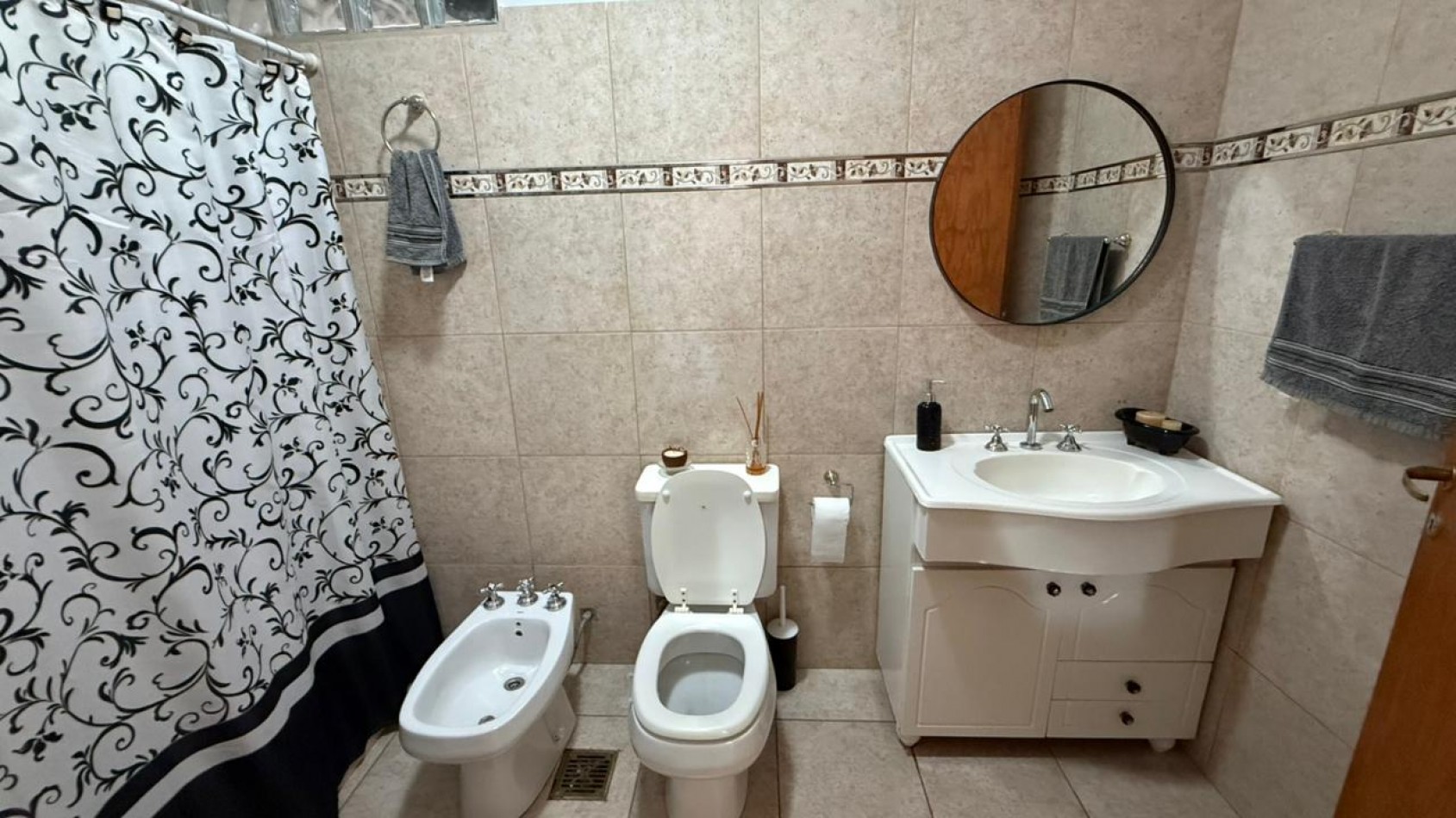 CASA PREMIUM DE 3 DORM, PISCINA, Y COCHERA DOBLE