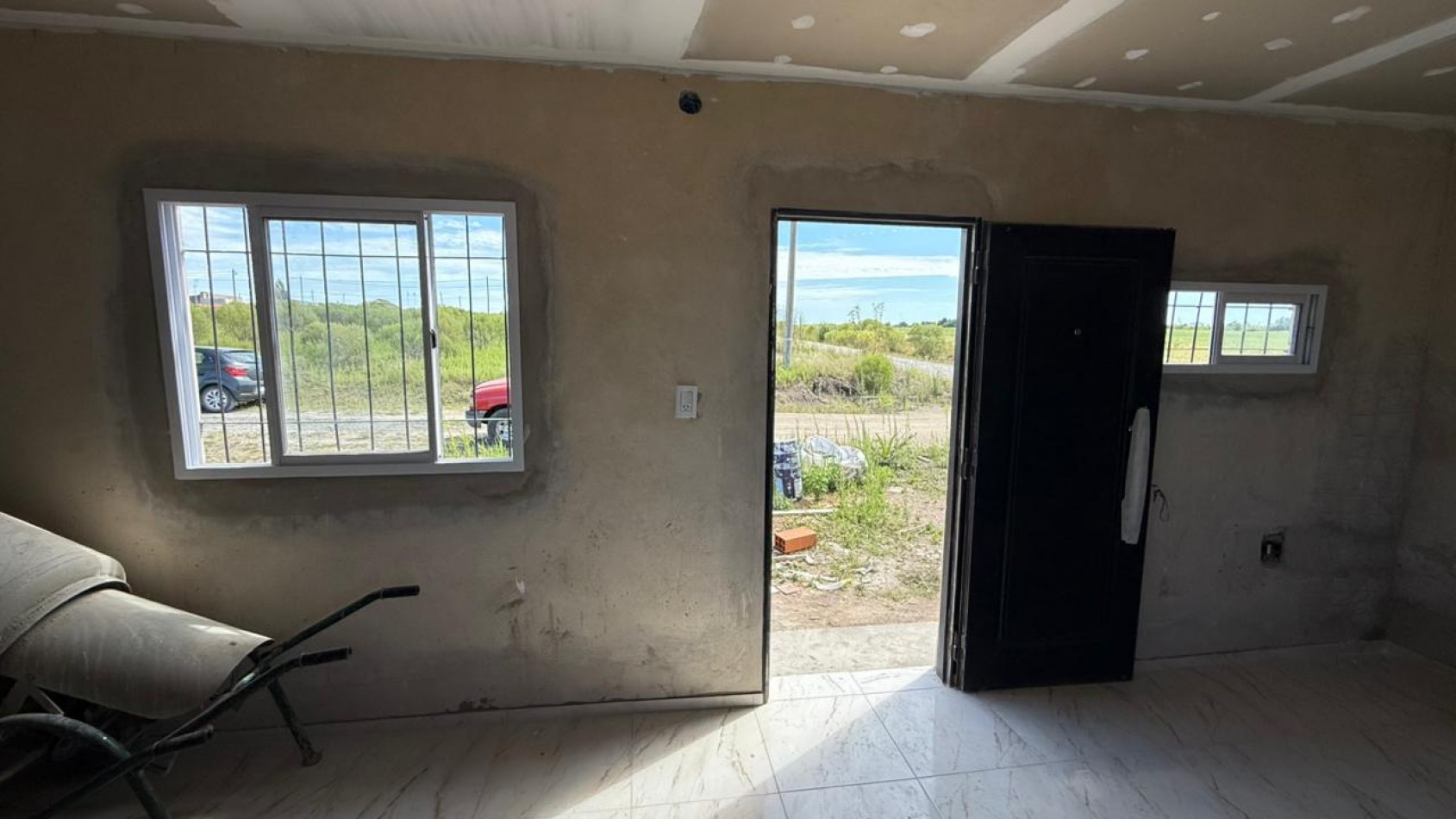 CASA/QUINTA CON PISCINA EN COLONIA ENSAYO A ESTRENAR