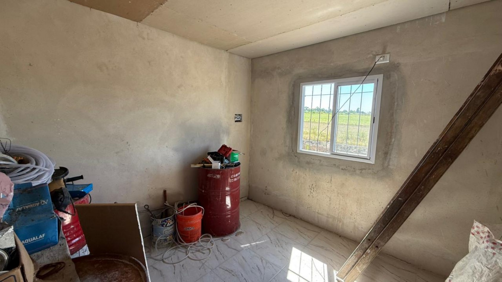 CASA/QUINTA CON PISCINA EN COLONIA ENSAYO A ESTRENAR