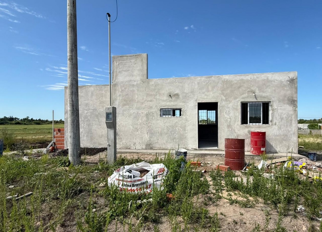 CASA/QUINTA CON PISCINA EN COLONIA ENSAYO A ESTRENAR