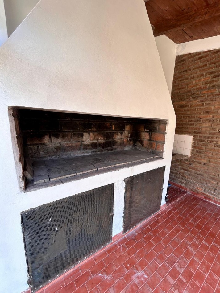 CASA 3 DORM Y COCHERA EN ZONA EJERCITO