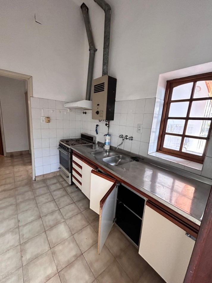 CASA 3 DORM Y COCHERA EN ZONA EJERCITO