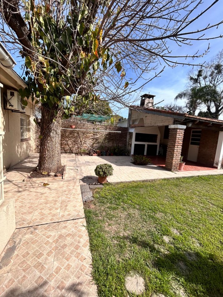 CASA 3 DORM Y COCHERA EN ZONA EJERCITO