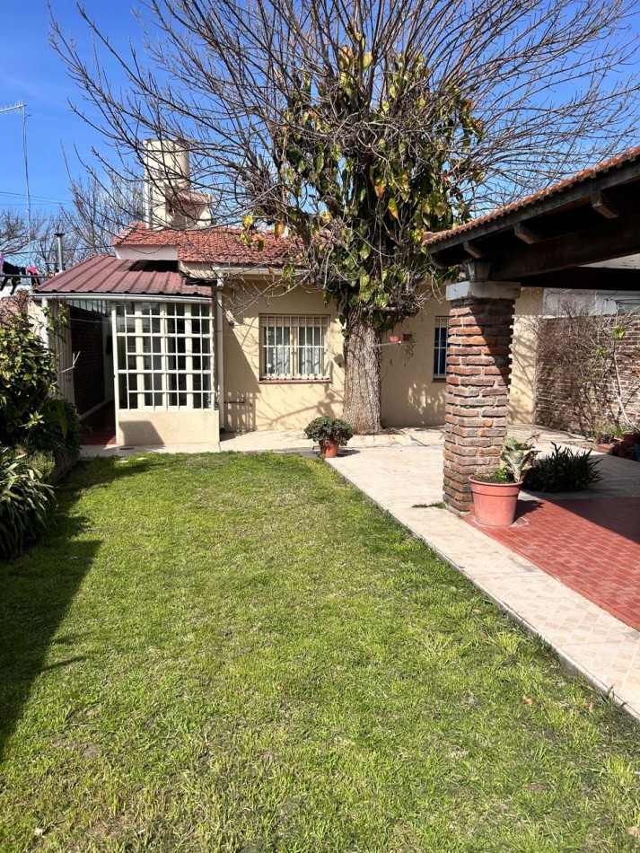 CASA 3 DORM Y COCHERA EN ZONA EJERCITO